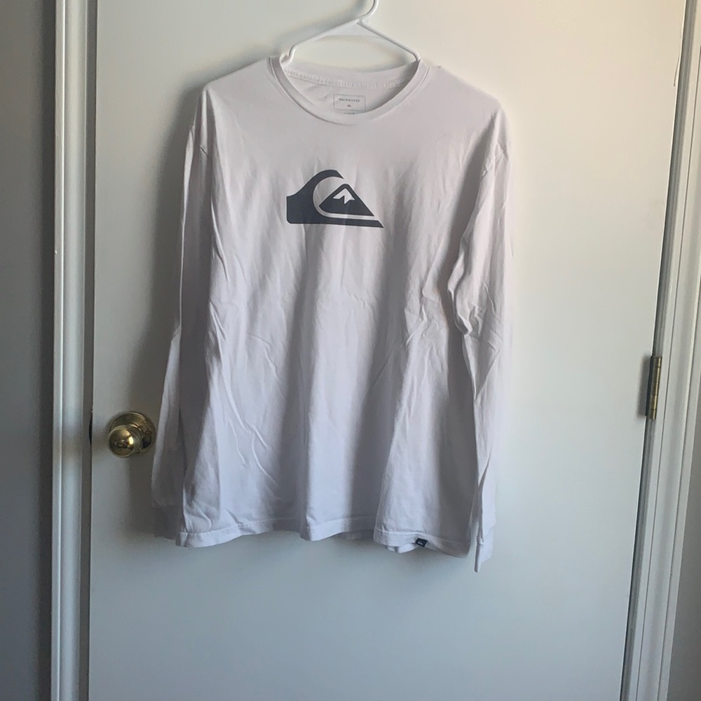 Men’s quicksilver long sleeve. Size L